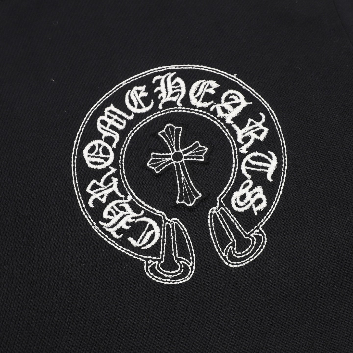 Camiseta de cuello redondo con diseño Chrome Hearts Sanskrit Cross