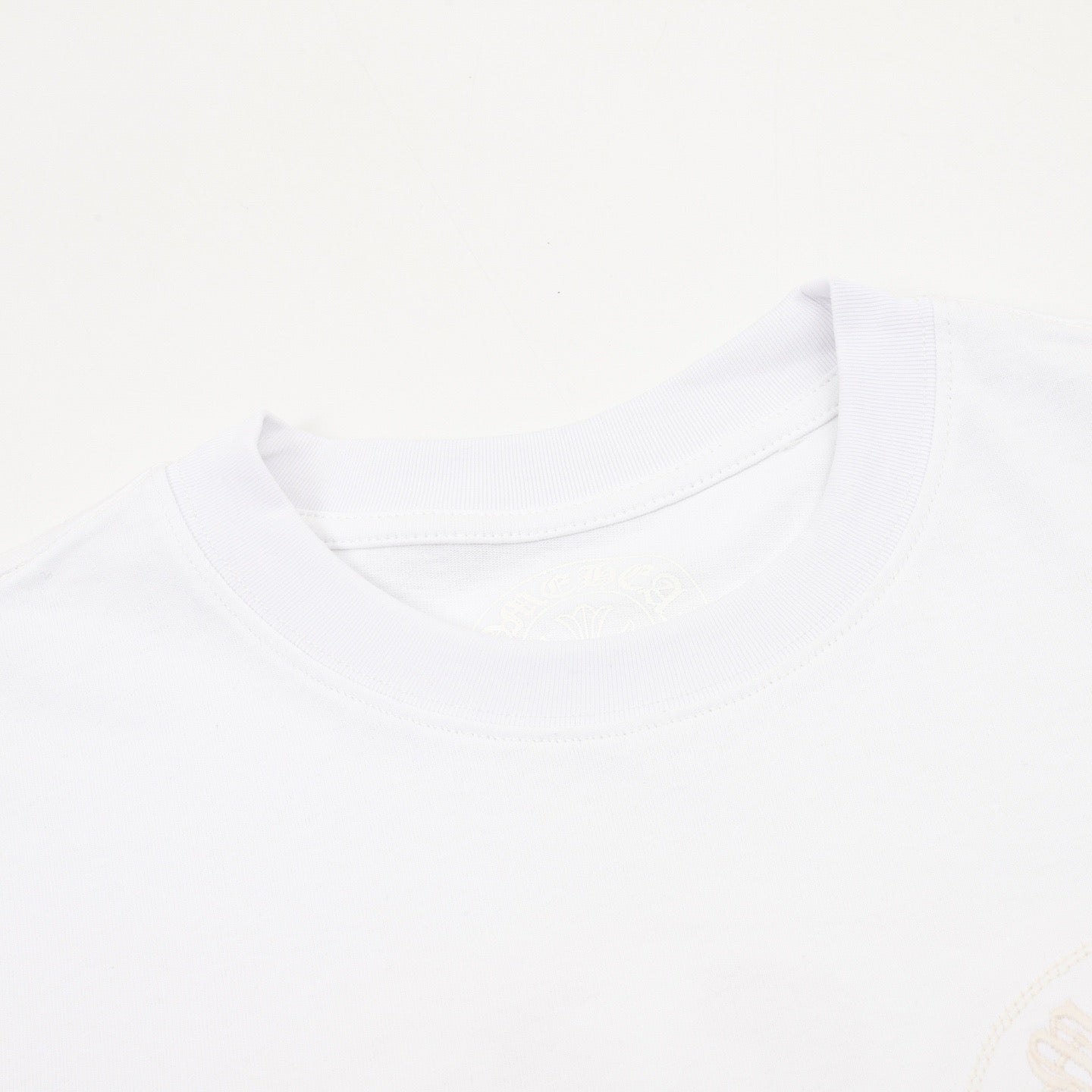 Camiseta de cuello redondo Chrome Hearts Sanskrit Cross