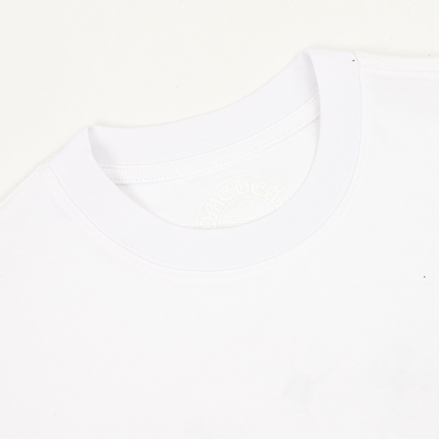 Camiseta de cuello redondo Chrome Hearts Sanskrit Cross