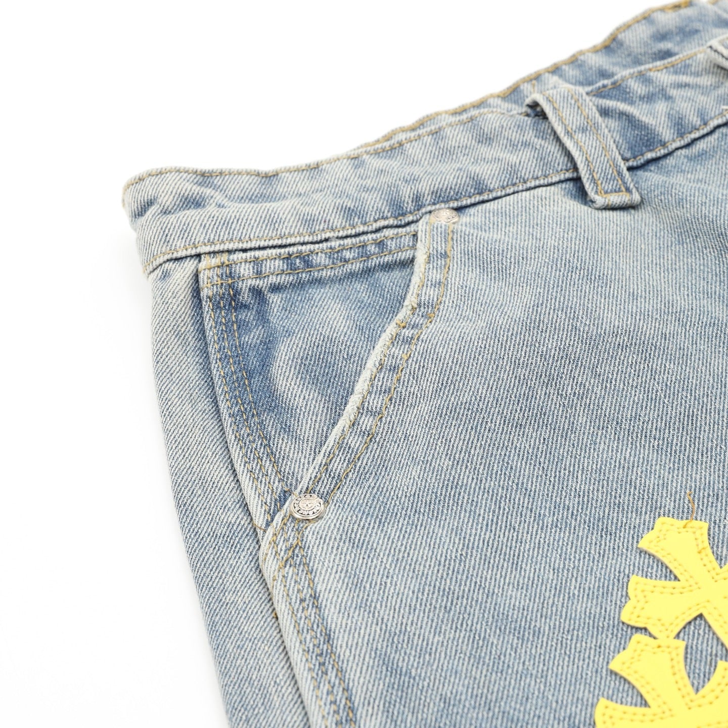 Pantalones cortos vaqueros Chrome Hearts con ribetes de cuero y punto de cruz