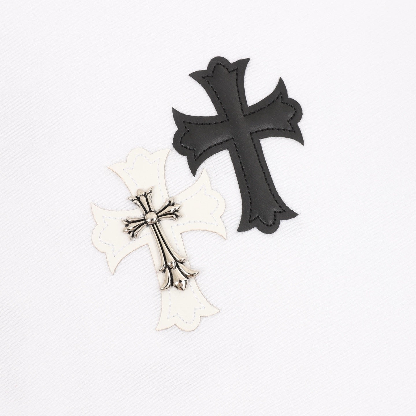 Chrome Hearts 26SS Metal-Embellished Leather-Label Cross Embroidered T-Shirt