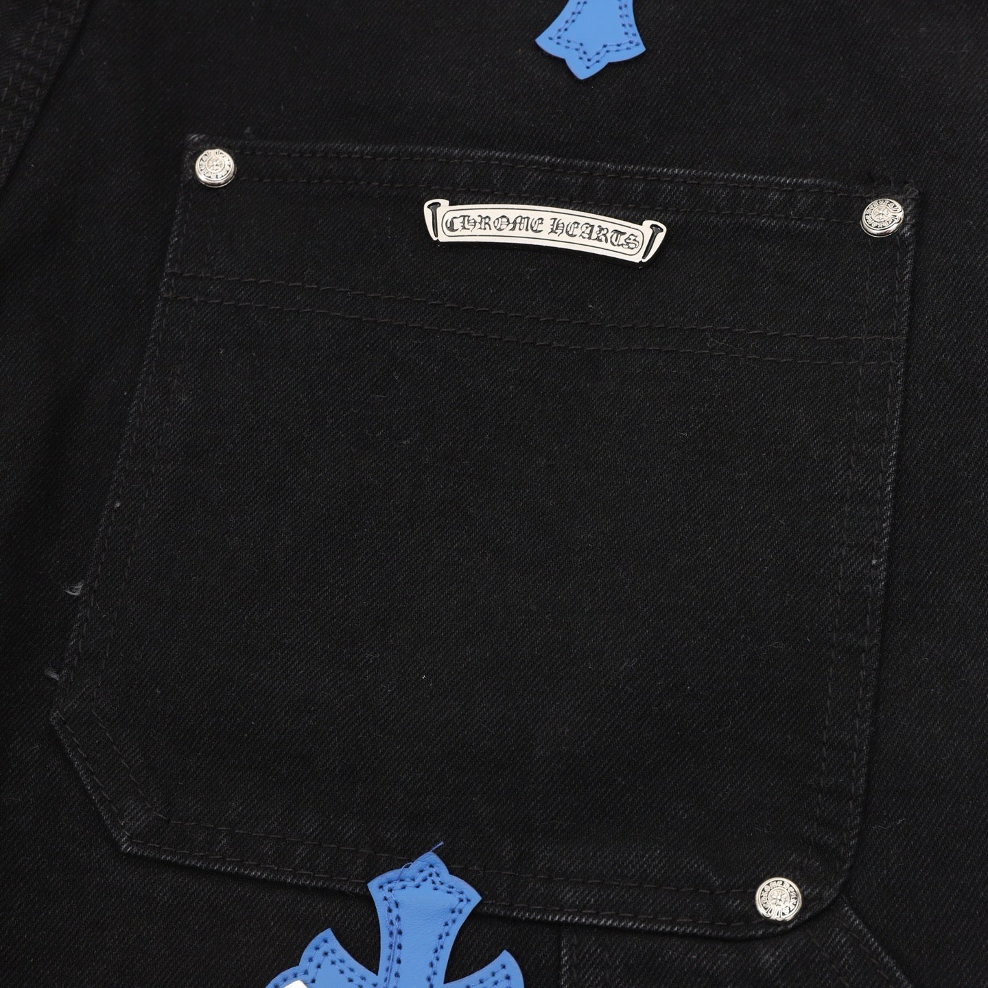 Shorts vaqueros con ribete de cuero y punto de cruz de Chrome Hearts