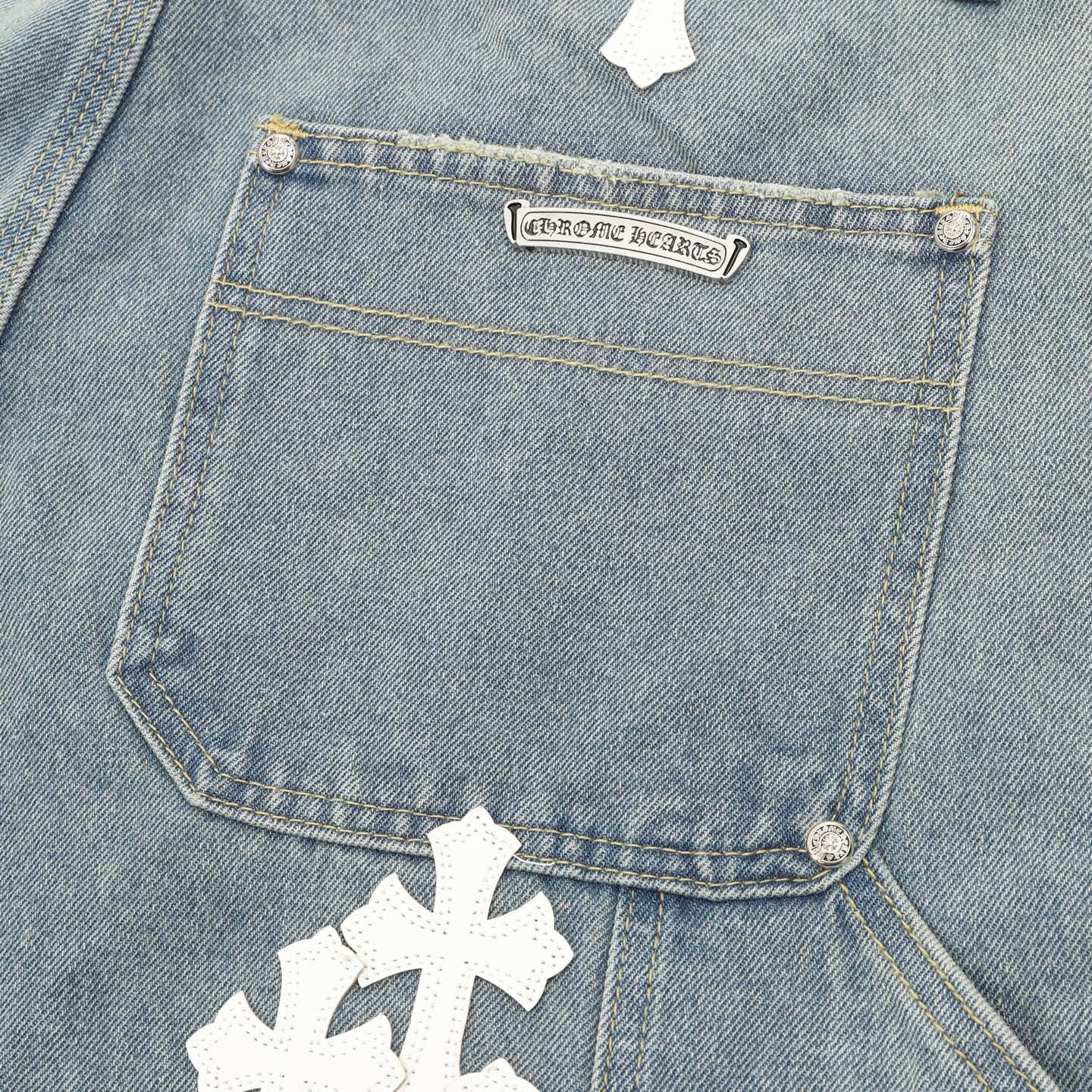 Chrome Hearts Pantalones cortos vaqueros con bordado de punto de cruz y adornos de cuero