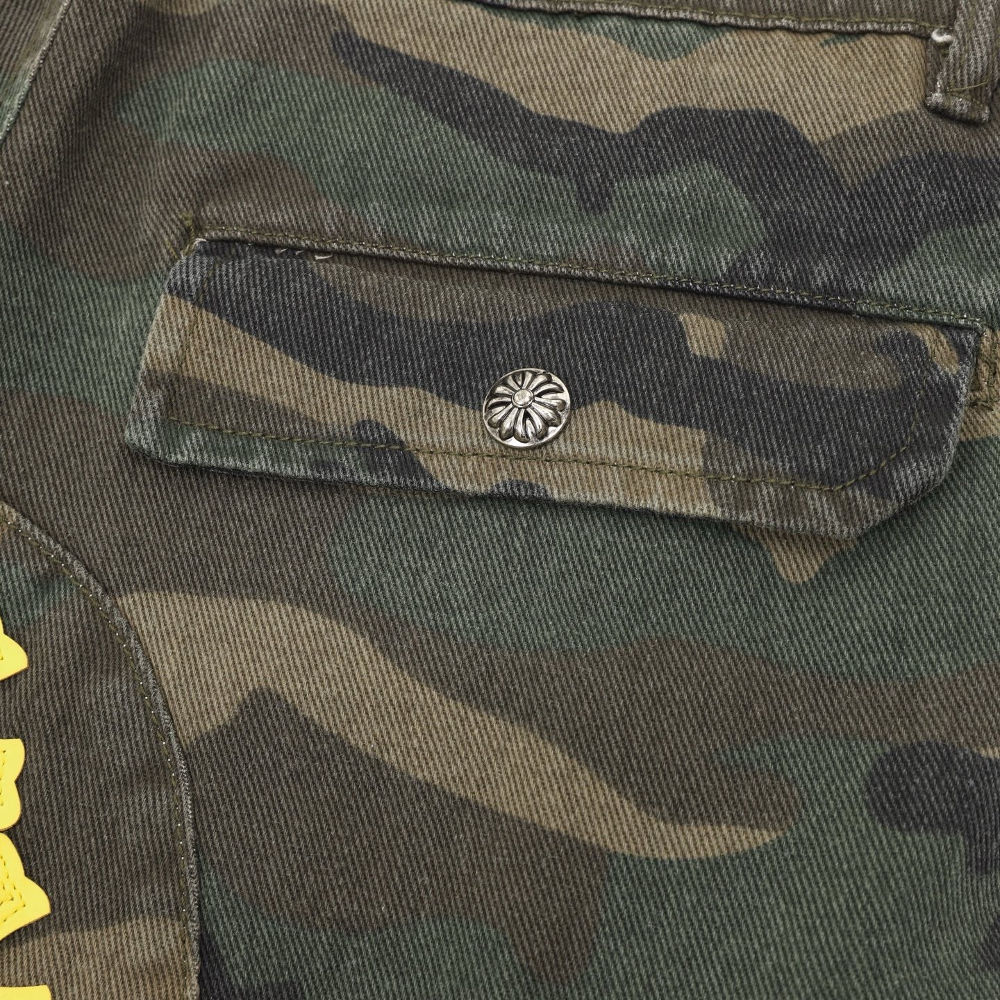 Pantalones cortos de mezclilla con estampado de cruz, nueva edición limitada de Chrome Hearts