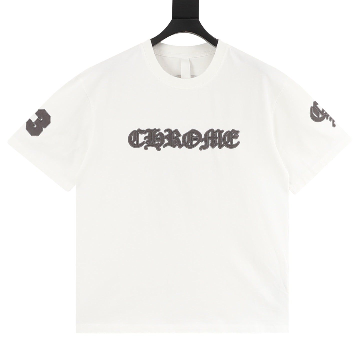 Camiseta Chrome Hearts con apliques y bordado sánscrito