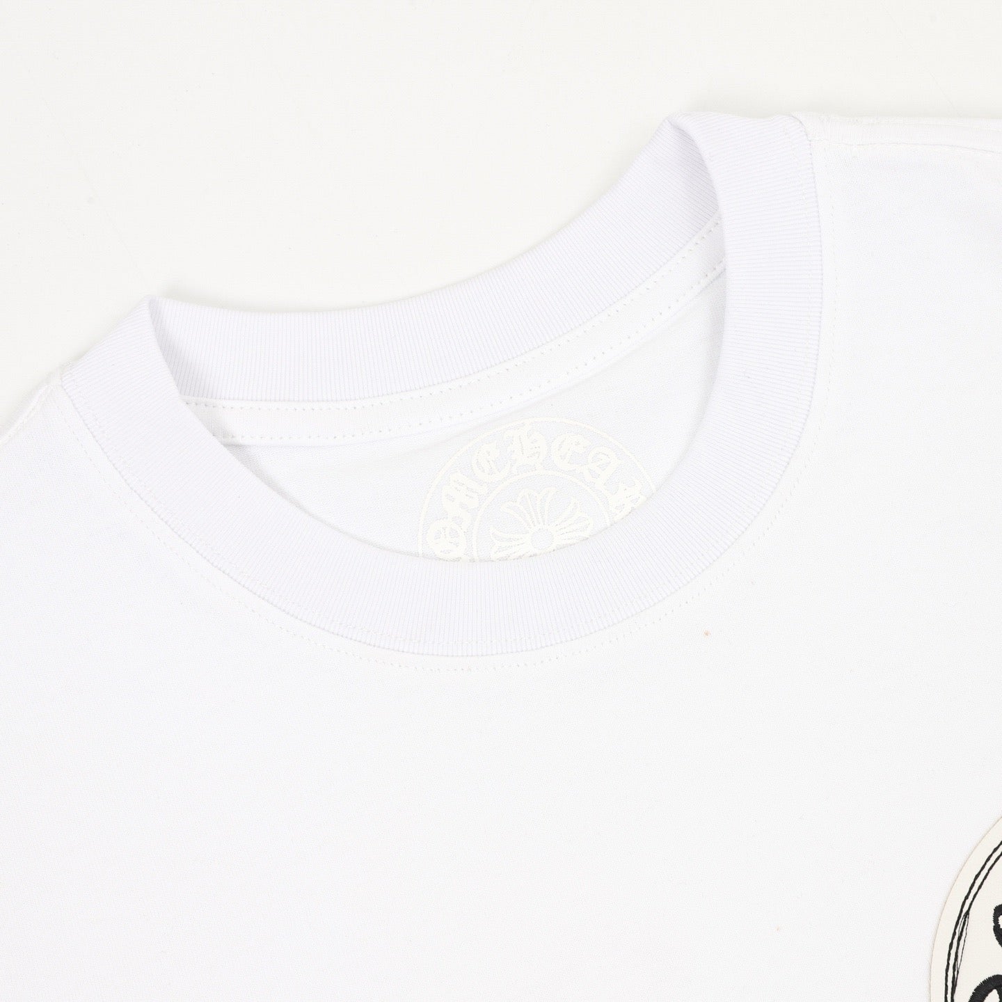 Camiseta de cuello redondo con cruz sánscrita Chrome Hearts