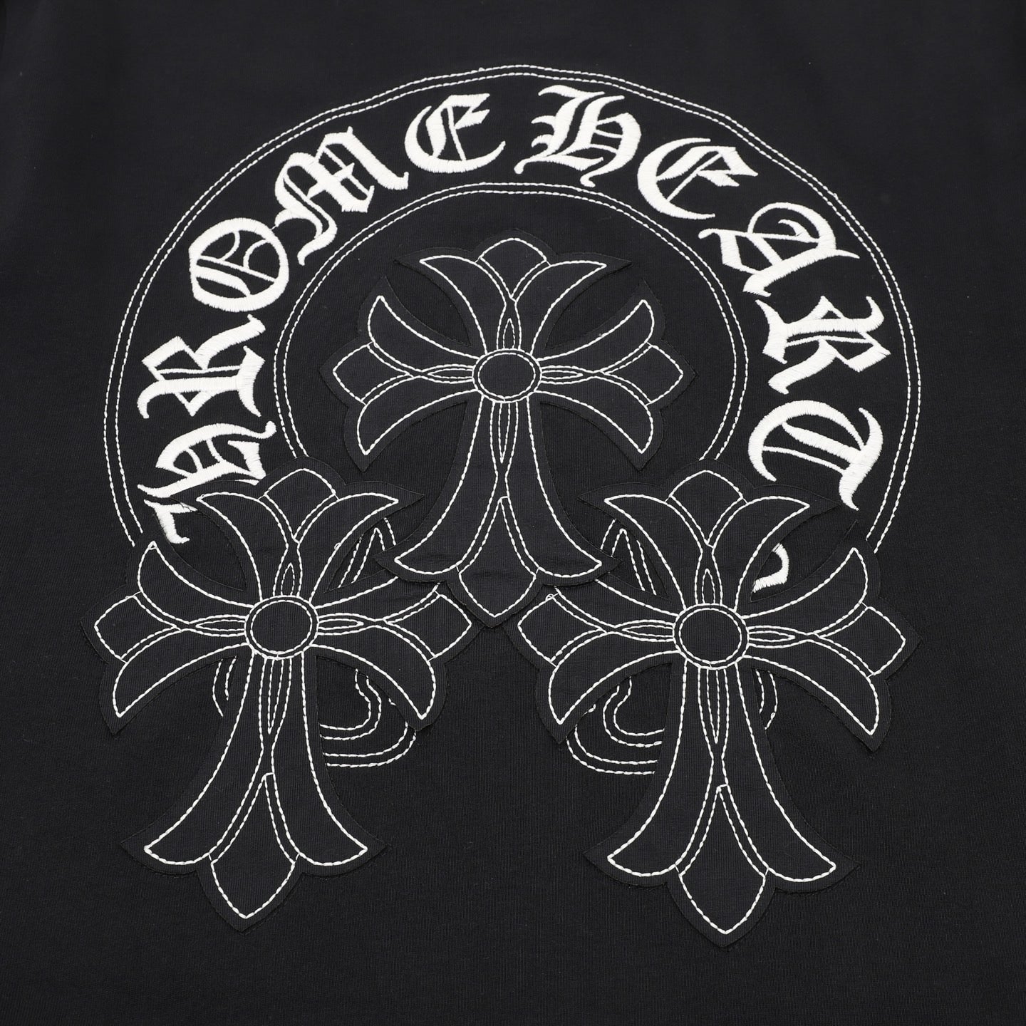 Camiseta de cuello redondo con diseño Chrome Hearts Sanskrit Cross