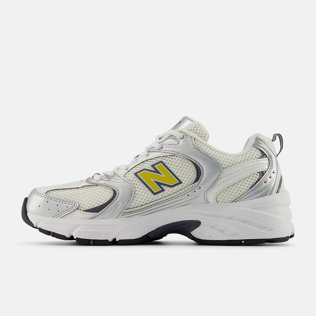 New Balance 530 シルバーメタリック シーソルト アポロゴールド