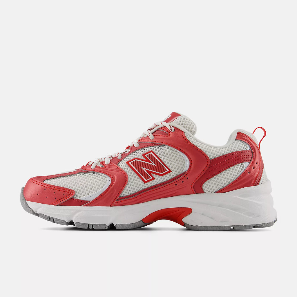 New Balance 530 リフレクション ウィズ ファイヤークラッカー アンド シャドーレッド