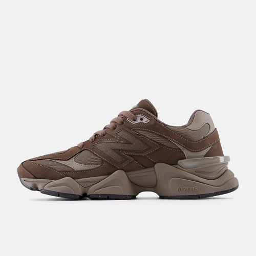 New Balance 9060 CORTADO와 DOCKSIDE