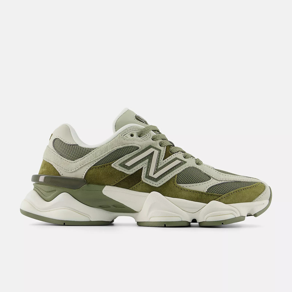 New Balance 9060 ダークオリーブ with オリーブ